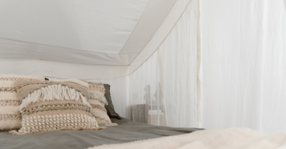 Hoe je met zachte materialen een ontspannen slaapkamer creëert